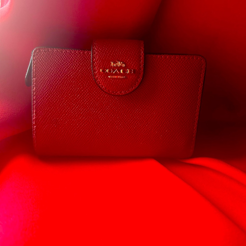 Coach Medium Corner Zip Wallet